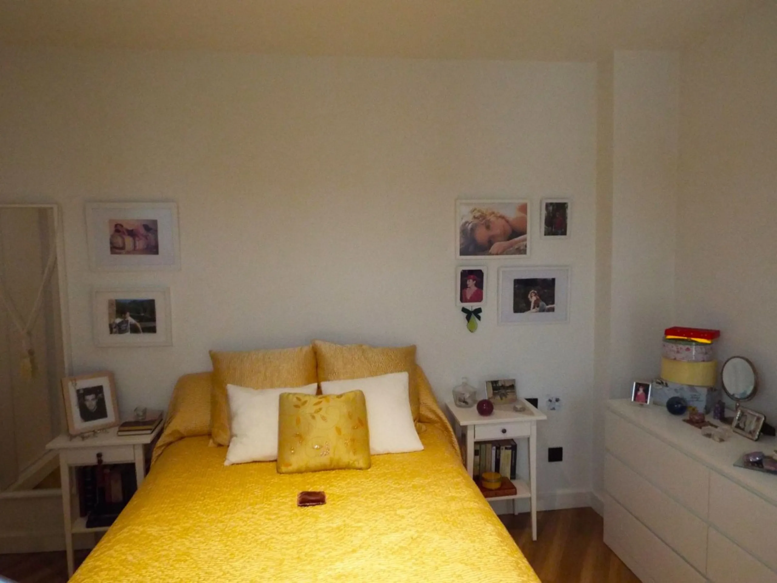 Beautiful and charming apartment for sale in the centre of Estepona, located just a few metres from the iconic La Rada beach, in one of the most sought-after and privileged areas of the town.