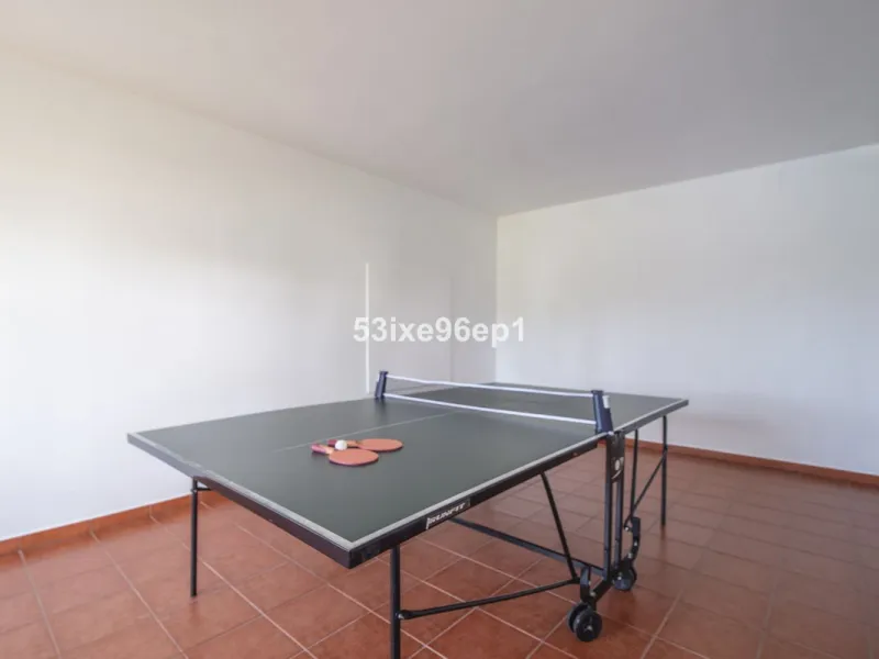 Middle Floor Apartment, Selwo, Costa del Sol.