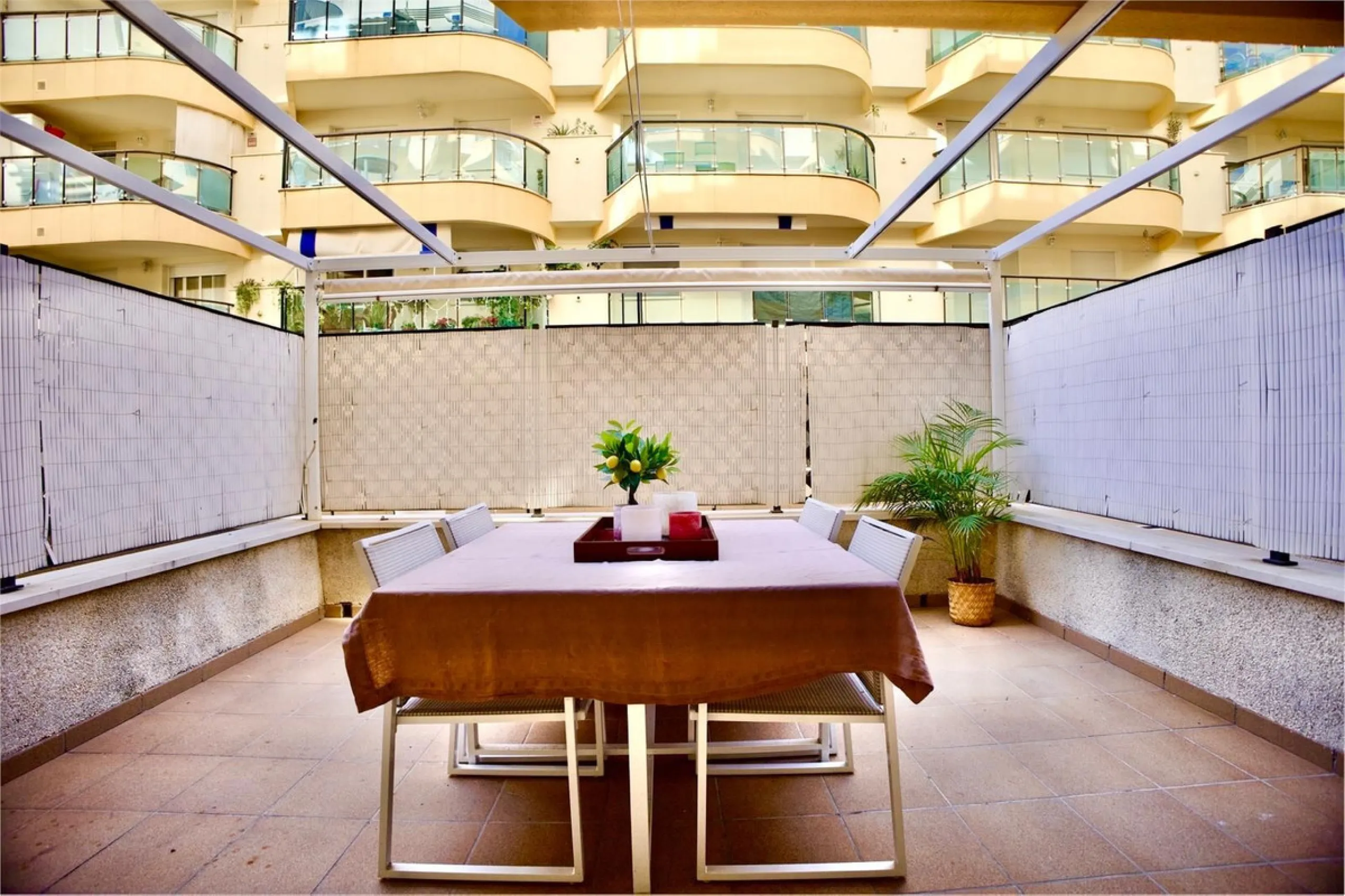 Apartment - Ground Floor Apartment в продаже в Estepona, Málaga. В доме 1 спален и 1 ванных комнат. Площадь дома 63 м²