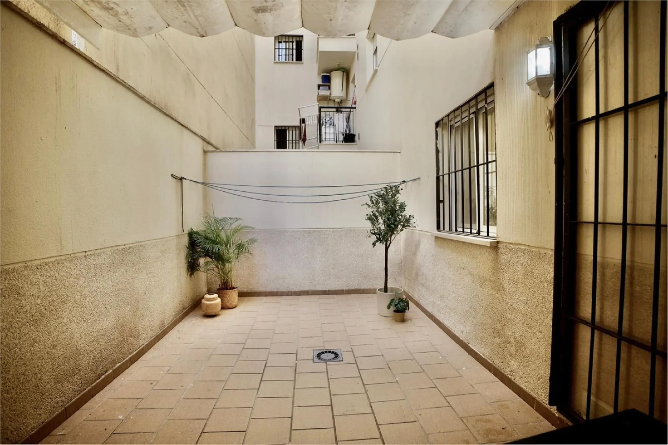 Apartment - Ground Floor Apartment в продаже в Estepona, Málaga. В доме 1 спален и 1 ванных комнат. Площадь дома 63 м²
