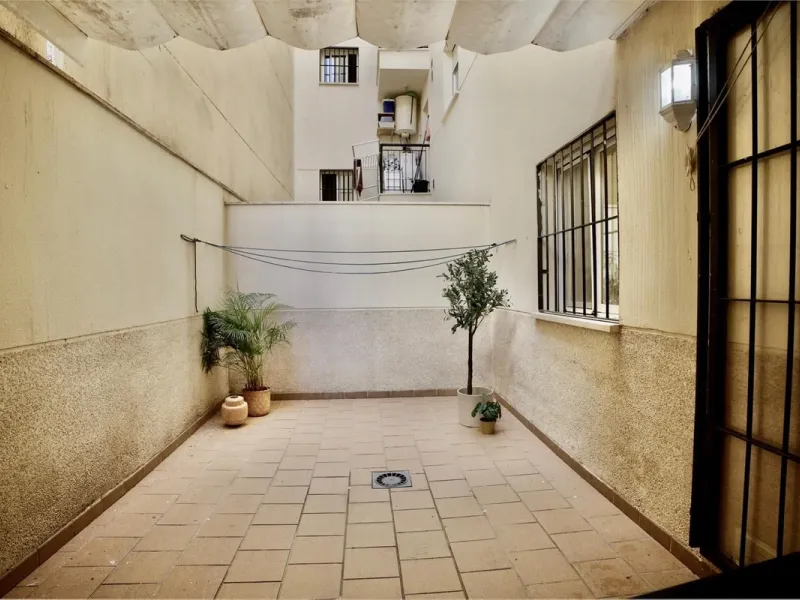 Apartment - Ground Floor Apartment в продаже в Estepona, Málaga. В доме 1 спален и 1 ванных комнат. Площадь дома 63 м²