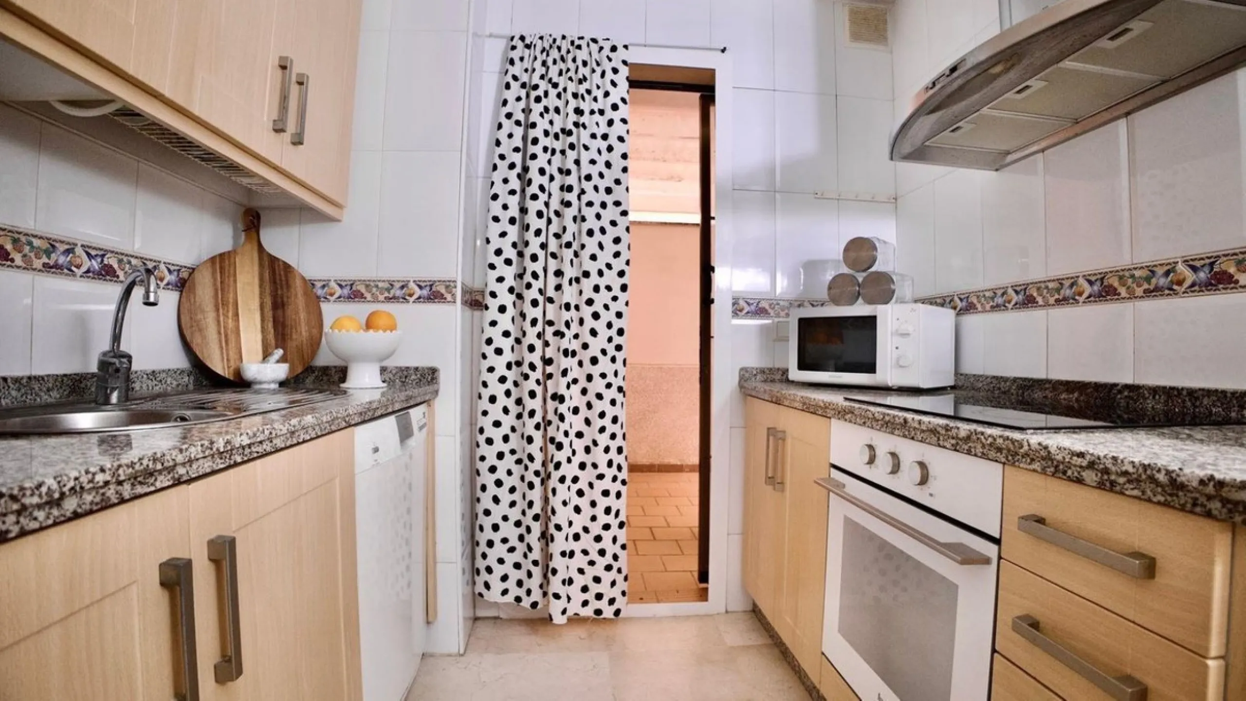 Apartment - Ground Floor Apartment в продаже в Estepona, Málaga. В доме 1 спален и 1 ванных комнат. Площадь дома 63 м²