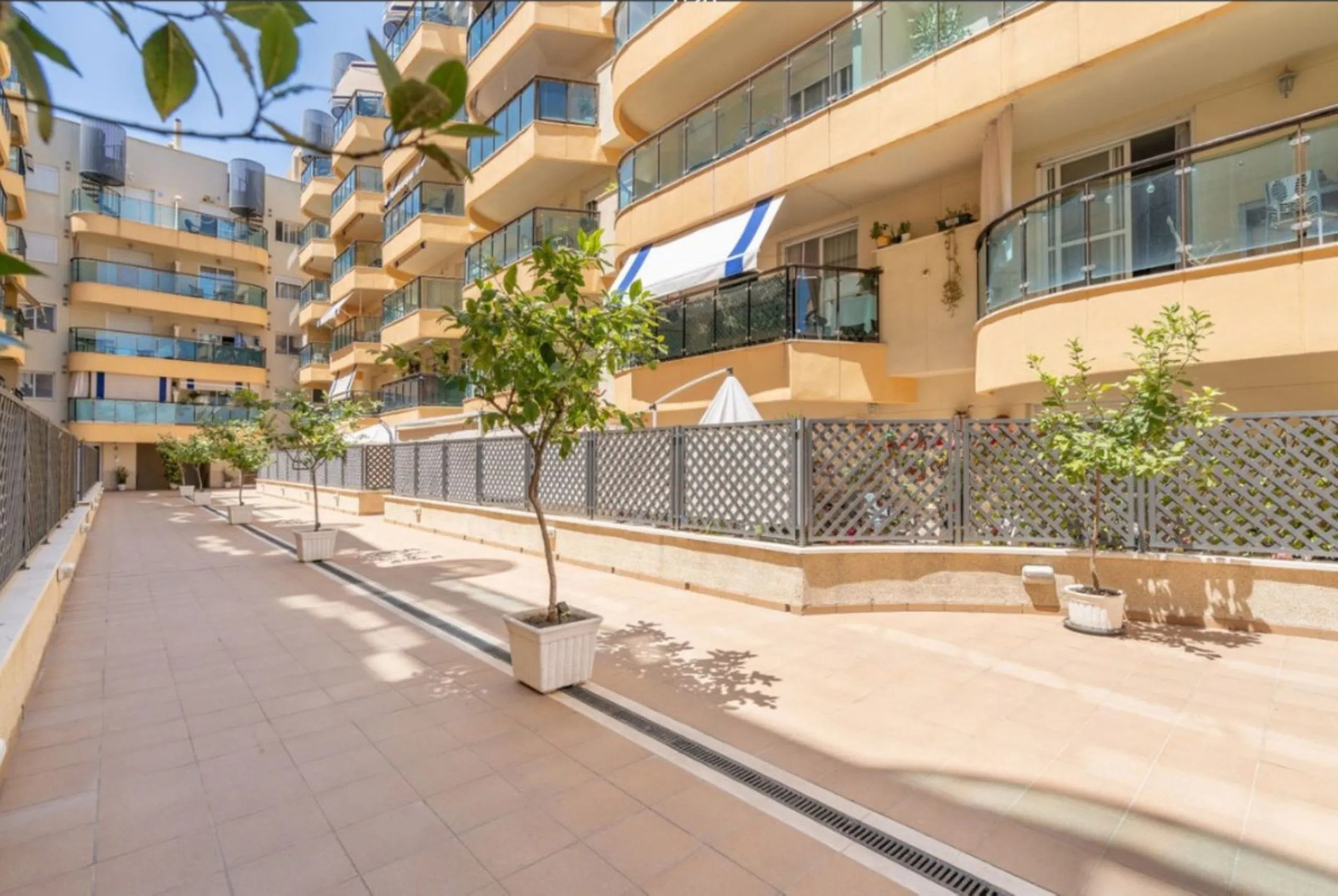 Apartment - Ground Floor Apartment в продаже в Estepona, Málaga. В доме 1 спален и 1 ванных комнат. Площадь дома 63 м²