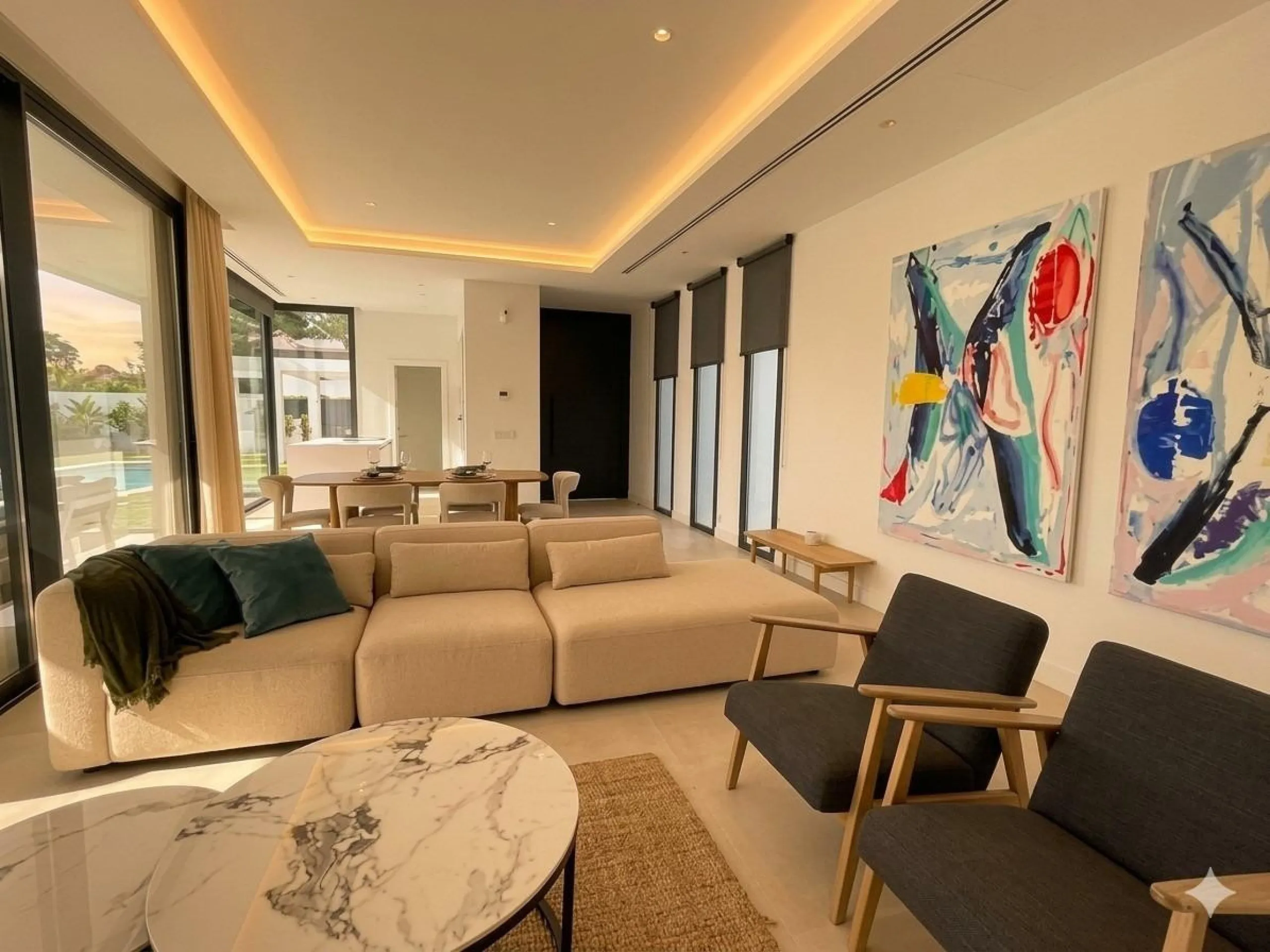House - Detached Villa в продаже в Estepona, Málaga. В доме 6 спален и 5 ванных комнат. Площадь дома 418 м². Площадь участка 645 м²
