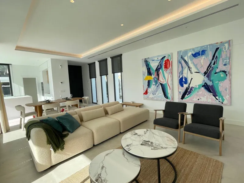House - Detached Villa в продаже в Estepona, Málaga. В доме 6 спален и 5 ванных комнат. Площадь дома 418 м². Площадь участка 645 м²