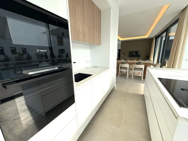 House - Detached Villa в продаже в Estepona, Málaga. В доме 6 спален и 5 ванных комнат. Площадь дома 418 м². Площадь участка 645 м²