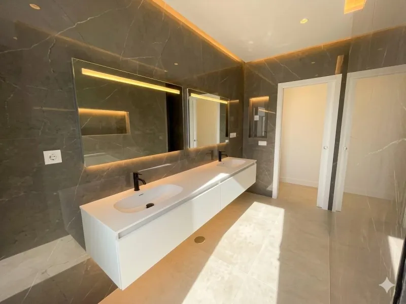 House - Detached Villa в продаже в Estepona, Málaga. В доме 6 спален и 5 ванных комнат. Площадь дома 418 м². Площадь участка 645 м²