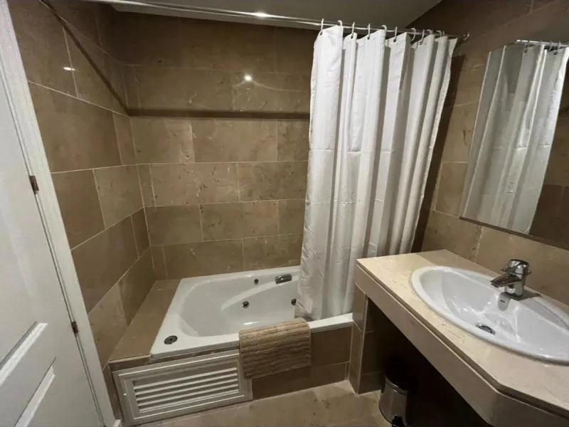 Semi-Furnished Apartment in the Exclusive Urb. Coto Real Duquesa, Manilva – 4 Pools and Move-In Ready!