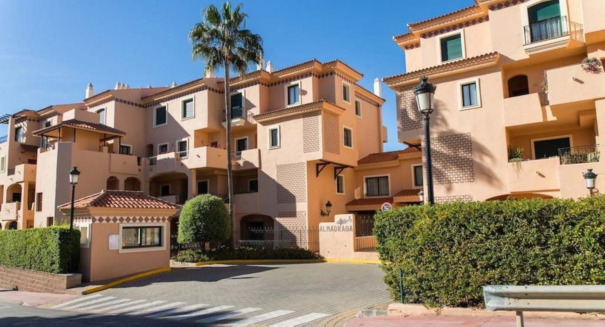A unique investment opportunity in Puerto de la Duquesa, Manilva, Málaga. Located in one of the most exclusive and sought-after areas of Manilva, this stunning 3-bedroom duplex penthouse combines luxury, comfort, and excellent investment potential. First 
