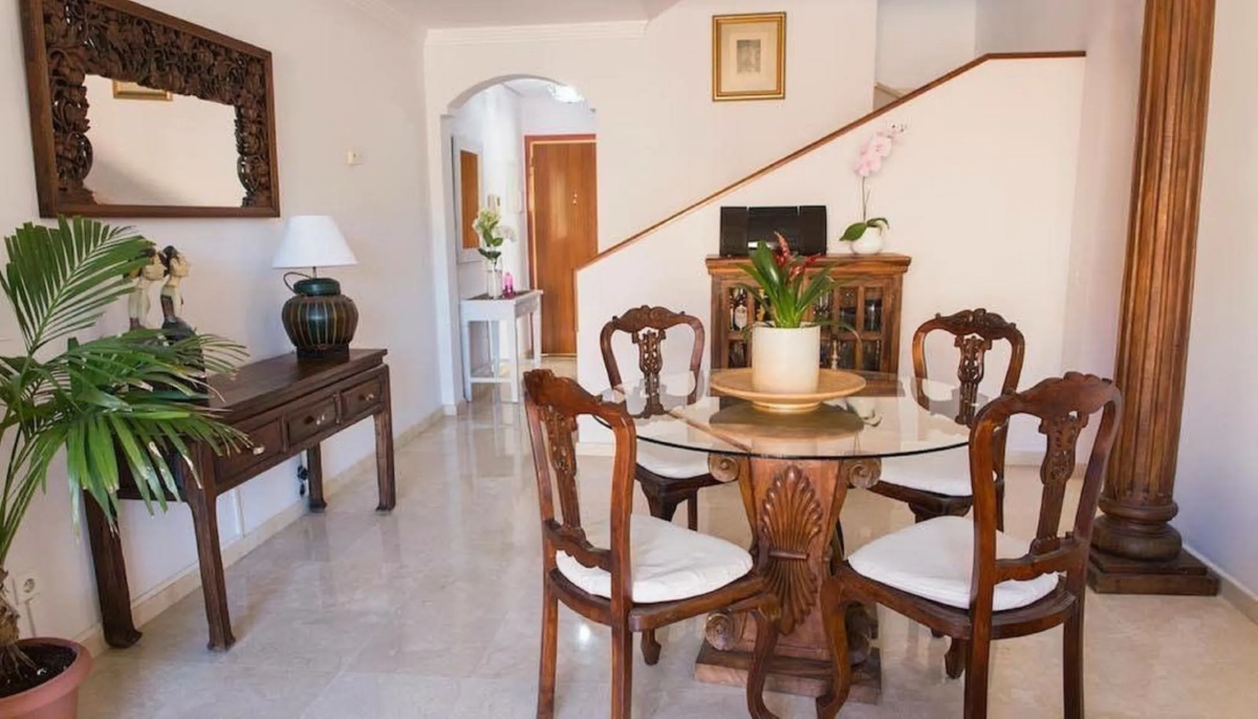 A unique investment opportunity in Puerto de la Duquesa, Manilva, Málaga. Located in one of the most exclusive and sought-after areas of Manilva, this stunning 3-bedroom duplex penthouse combines luxury, comfort, and excellent investment potential. First 