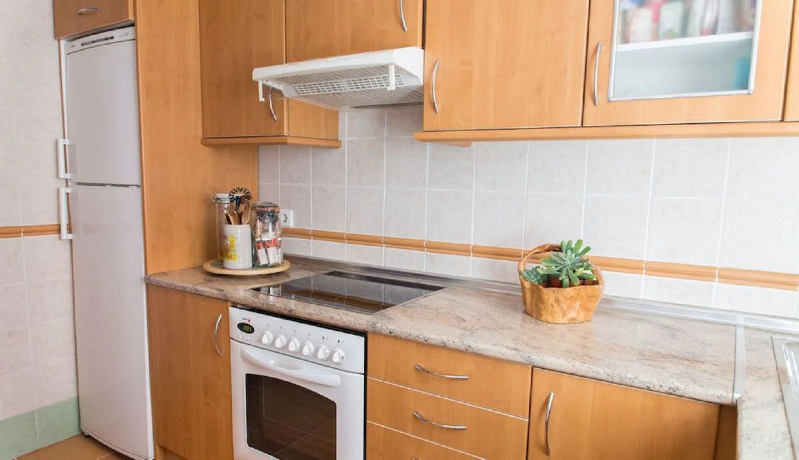 A unique investment opportunity in Puerto de la Duquesa, Manilva, Málaga. Located in one of the most exclusive and sought-after areas of Manilva, this stunning 3-bedroom duplex penthouse combines luxury, comfort, and excellent investment potential. First 