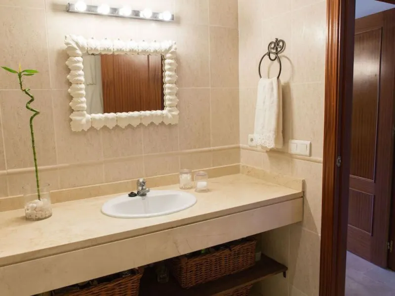 A unique investment opportunity in Puerto de la Duquesa, Manilva, Málaga. Located in one of the most exclusive and sought-after areas of Manilva, this stunning 3-bedroom duplex penthouse combines luxury, comfort, and excellent investment potential. First 