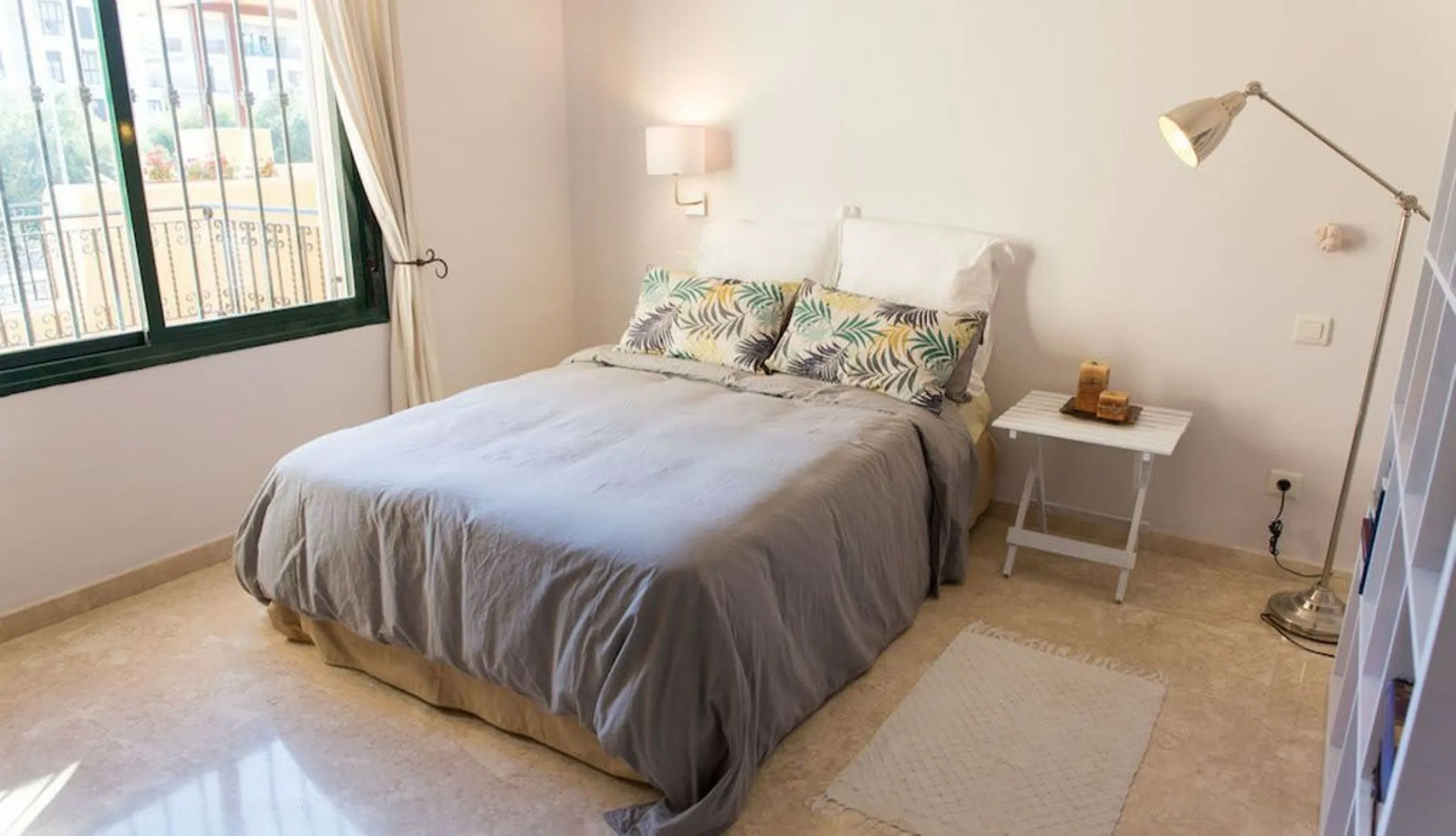 A unique investment opportunity in Puerto de la Duquesa, Manilva, Málaga. Located in one of the most exclusive and sought-after areas of Manilva, this stunning 3-bedroom duplex penthouse combines luxury, comfort, and excellent investment potential. First 