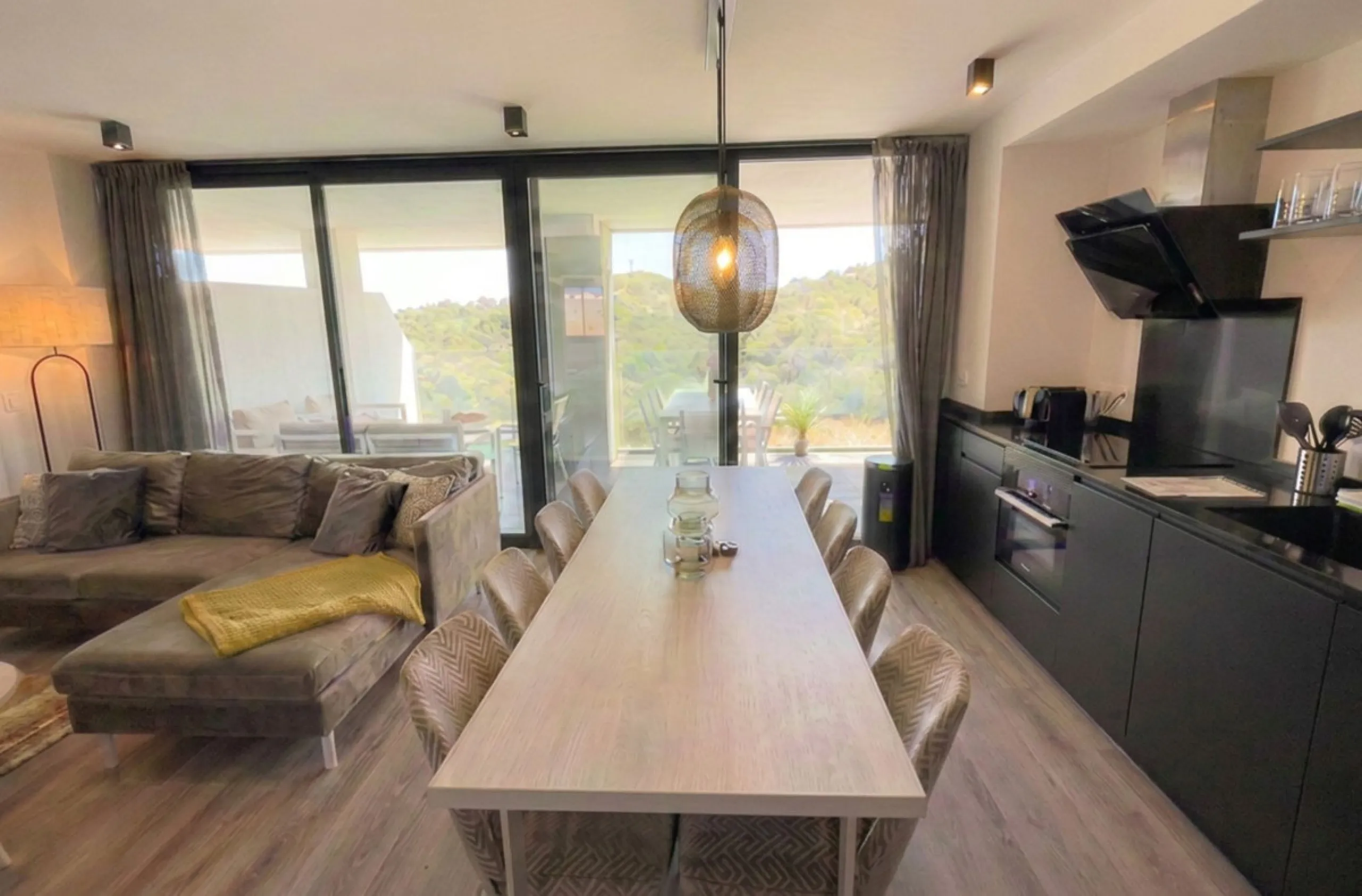 Apartment - Middle Floor Apartment в продаже в Mijas, Málaga. В доме 4 спален и 2 ванных комнат. Площадь дома 80 м²