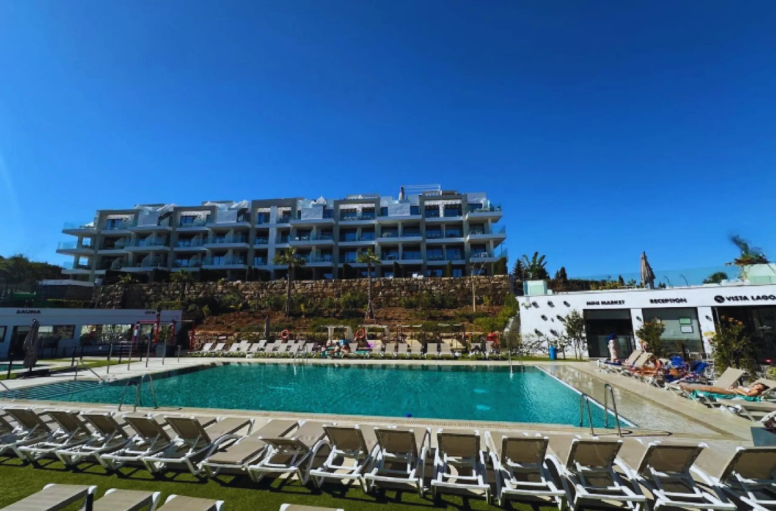 Apartment - Middle Floor Apartment в продаже в Mijas, Málaga. В доме 4 спален и 2 ванных комнат. Площадь дома 80 м²