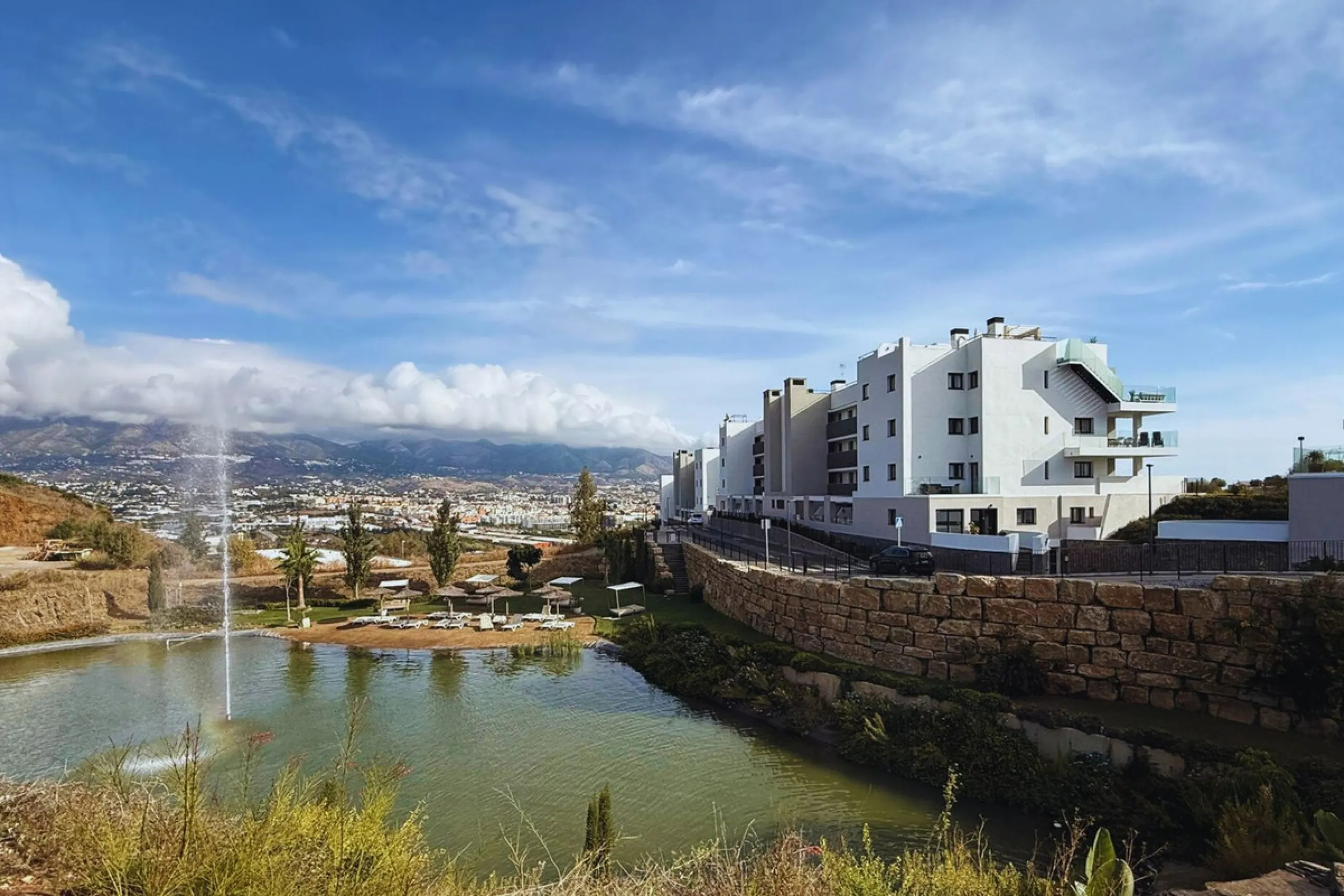 Apartment - Middle Floor Apartment в продаже в Mijas, Málaga. В доме 4 спален и 2 ванных комнат. Площадь дома 80 м²