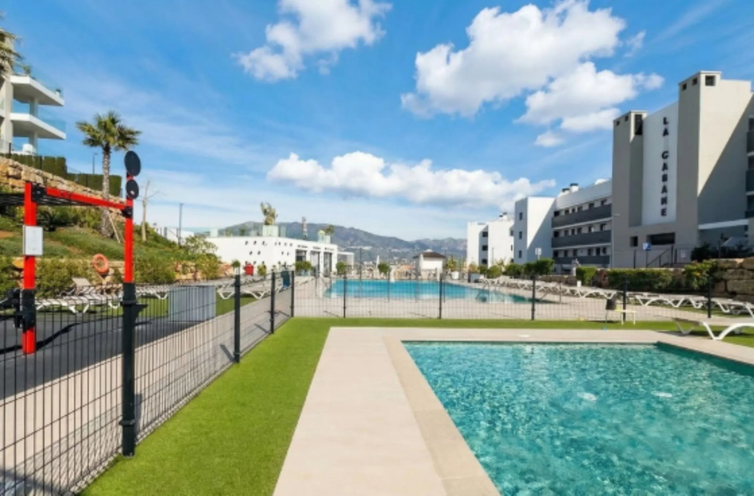 Apartment - Middle Floor Apartment в продаже в Mijas, Málaga. В доме 4 спален и 2 ванных комнат. Площадь дома 80 м²