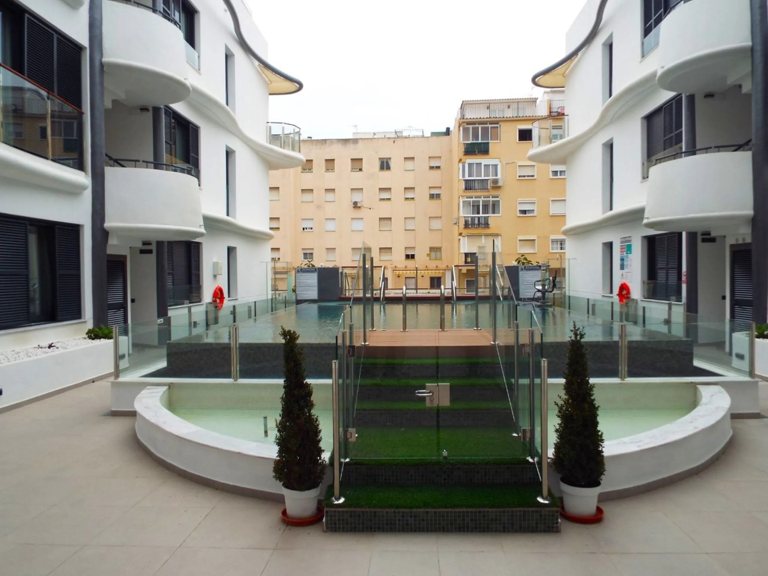 Beautiful and charming apartment for sale in the centre of Estepona, located just a few metres from the iconic La Rada beach, in one of the most sought-after and privileged areas of the town.