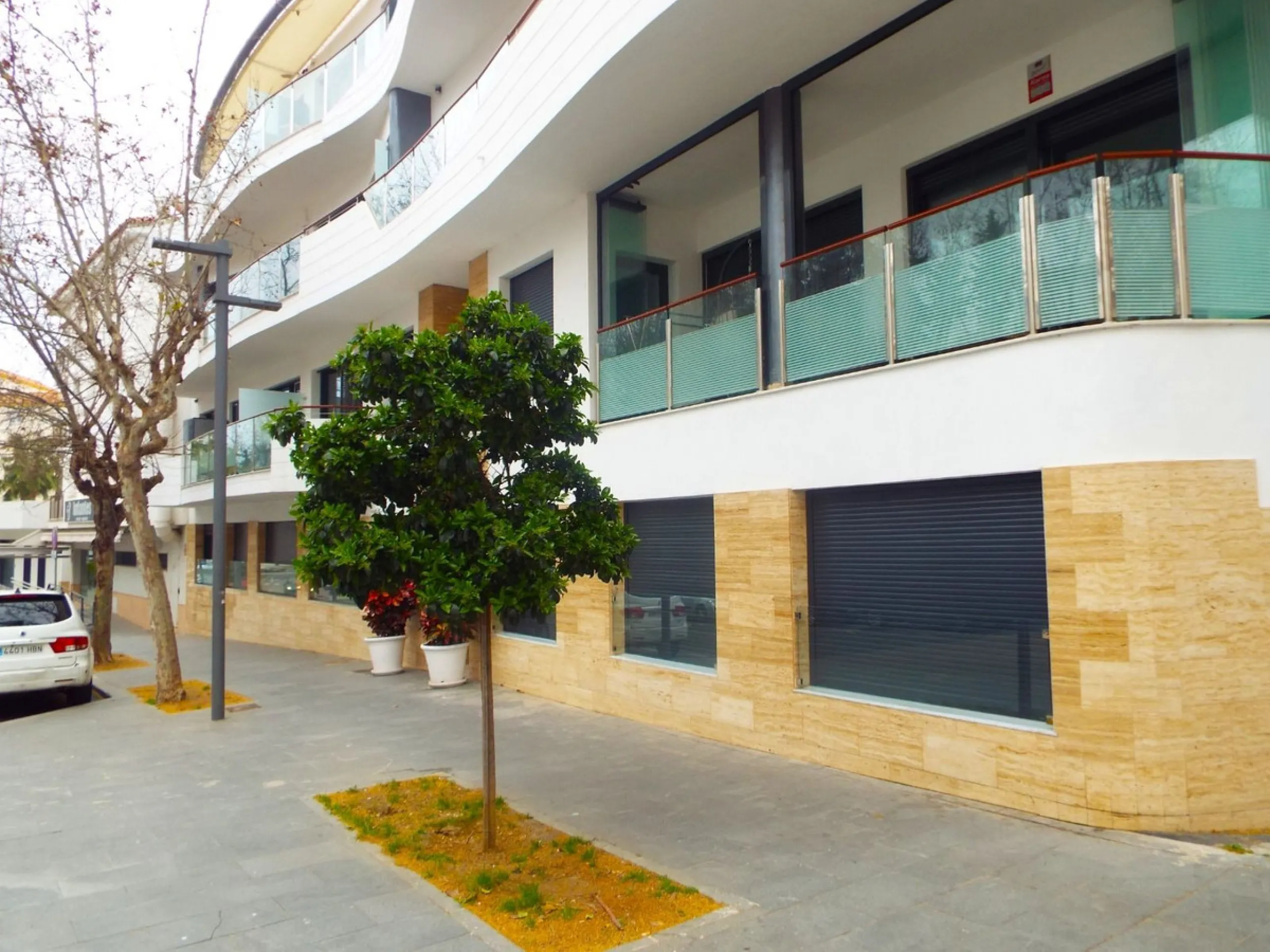 Beautiful and charming apartment for sale in the centre of Estepona, located just a few metres from the iconic La Rada beach, in one of the most sought-after and privileged areas of the town.