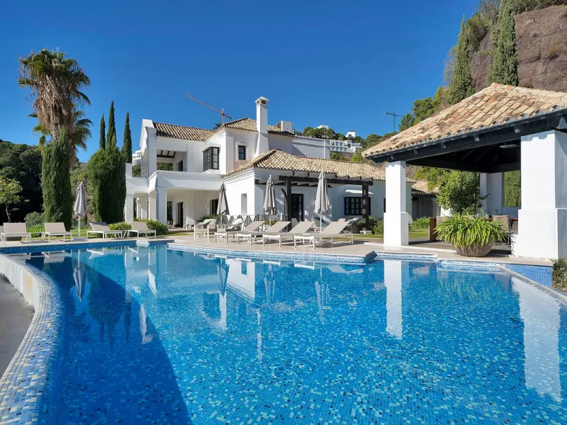 A stunning 5 bedroom Andalusían-inspired villa with panoramic sea and mountain views, Monte Mayor, Benahavís