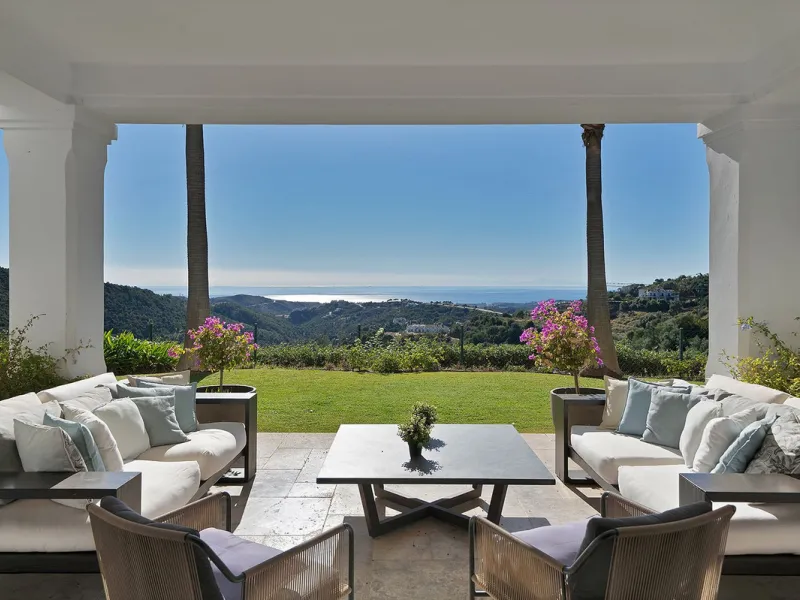 A stunning 5 bedroom Andalusían-inspired villa with panoramic sea and mountain views, Monte Mayor, Benahavís