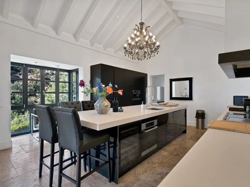 A stunning 5 bedroom Andalusían-inspired villa with panoramic sea and mountain views, Monte Mayor, Benahavís