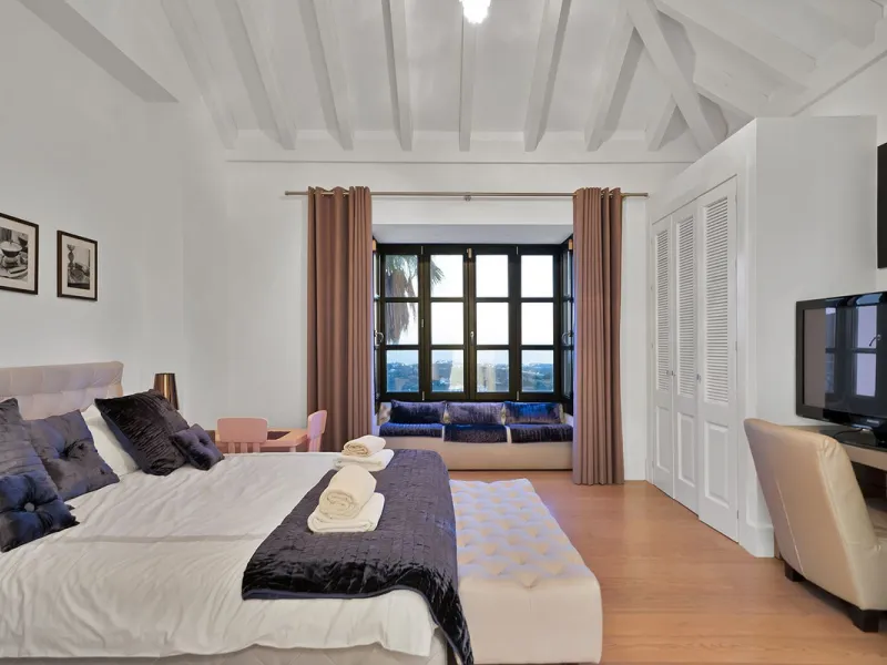 A stunning 5 bedroom Andalusían-inspired villa with panoramic sea and mountain views, Monte Mayor, Benahavís