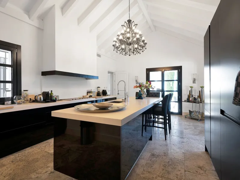 A stunning 5 bedroom Andalusían-inspired villa with panoramic sea and mountain views, Monte Mayor, Benahavís