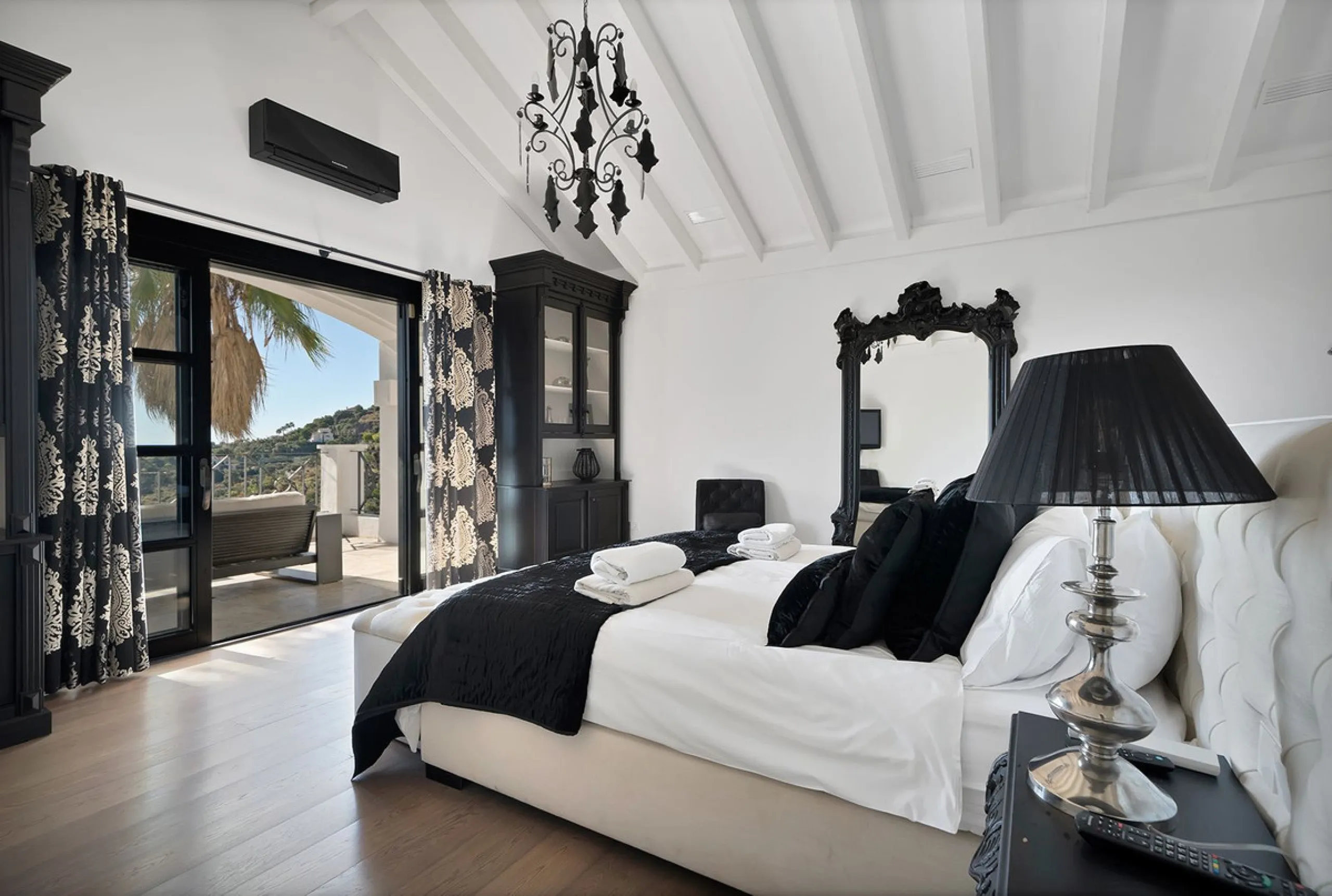 A stunning 5 bedroom Andalusían-inspired villa with panoramic sea and mountain views, Monte Mayor, Benahavís