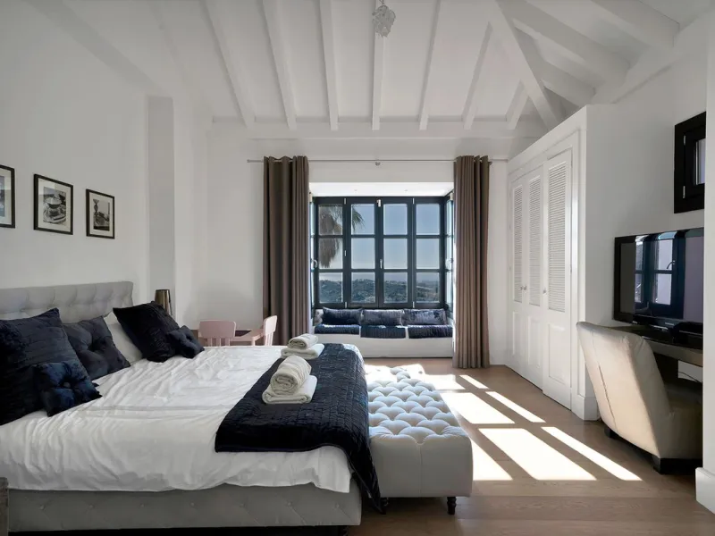 A stunning 5 bedroom Andalusían-inspired villa with panoramic sea and mountain views, Monte Mayor, Benahavís