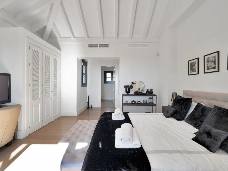 A stunning 5 bedroom Andalusían-inspired villa with panoramic sea and mountain views, Monte Mayor, Benahavís