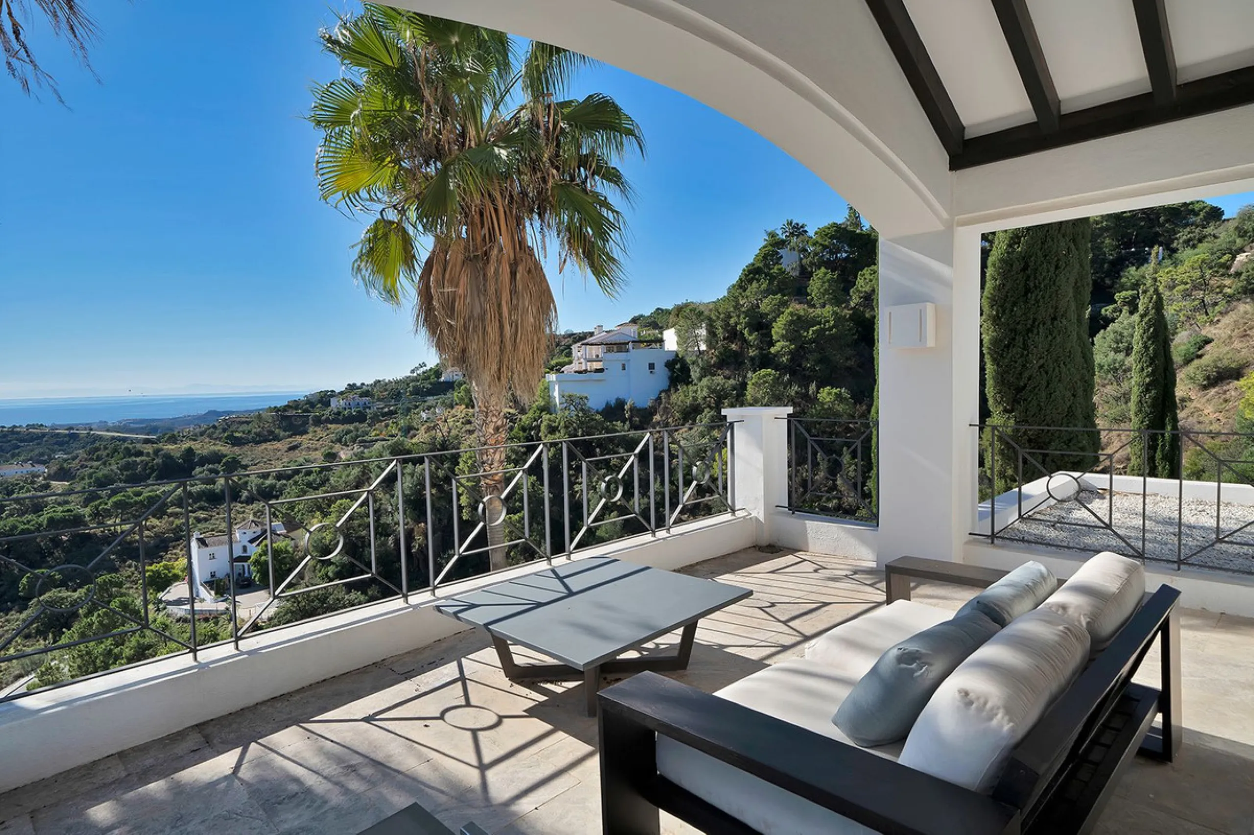 A stunning 5 bedroom Andalusían-inspired villa with panoramic sea and mountain views, Monte Mayor, Benahavís
