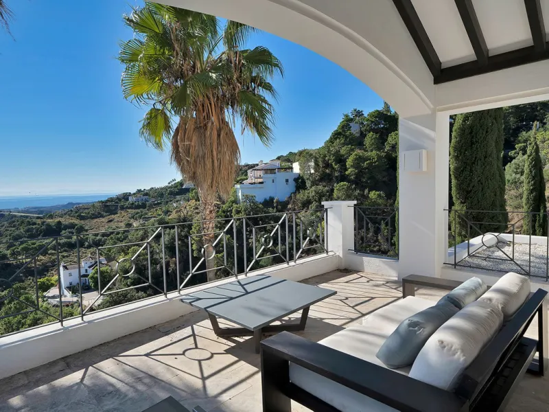A stunning 5 bedroom Andalusían-inspired villa with panoramic sea and mountain views, Monte Mayor, Benahavís