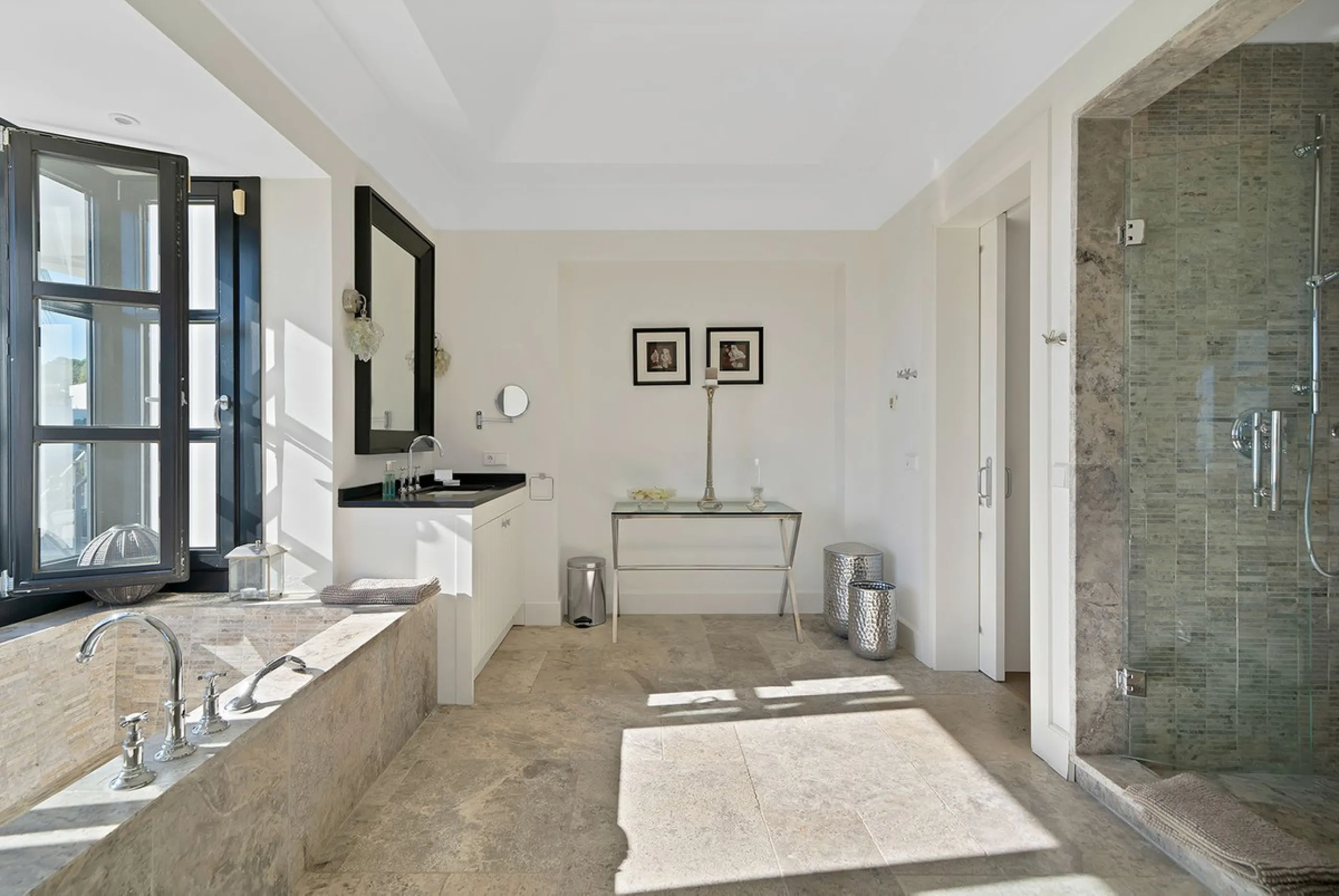 A stunning 5 bedroom Andalusían-inspired villa with panoramic sea and mountain views, Monte Mayor, Benahavís