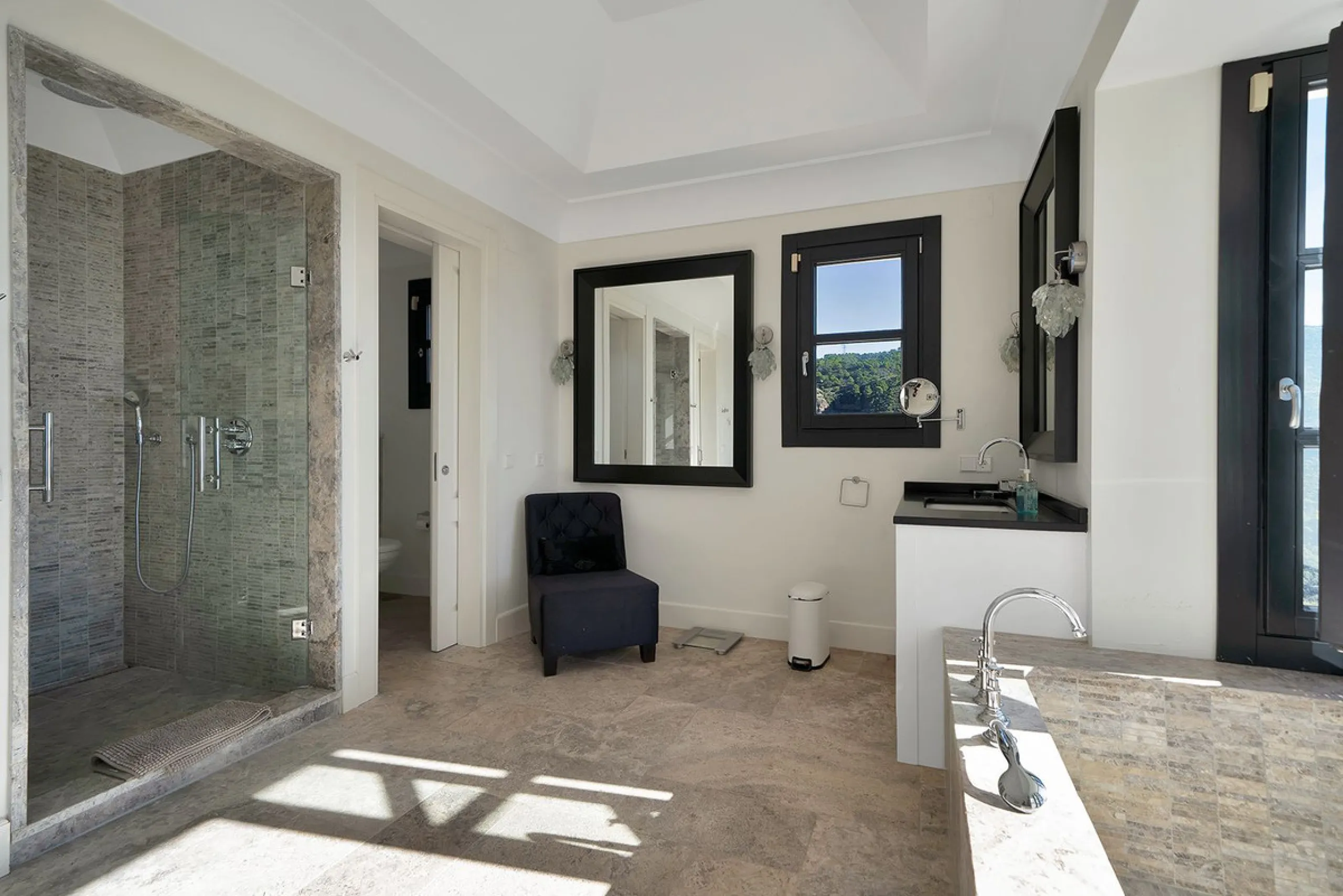A stunning 5 bedroom Andalusían-inspired villa with panoramic sea and mountain views, Monte Mayor, Benahavís