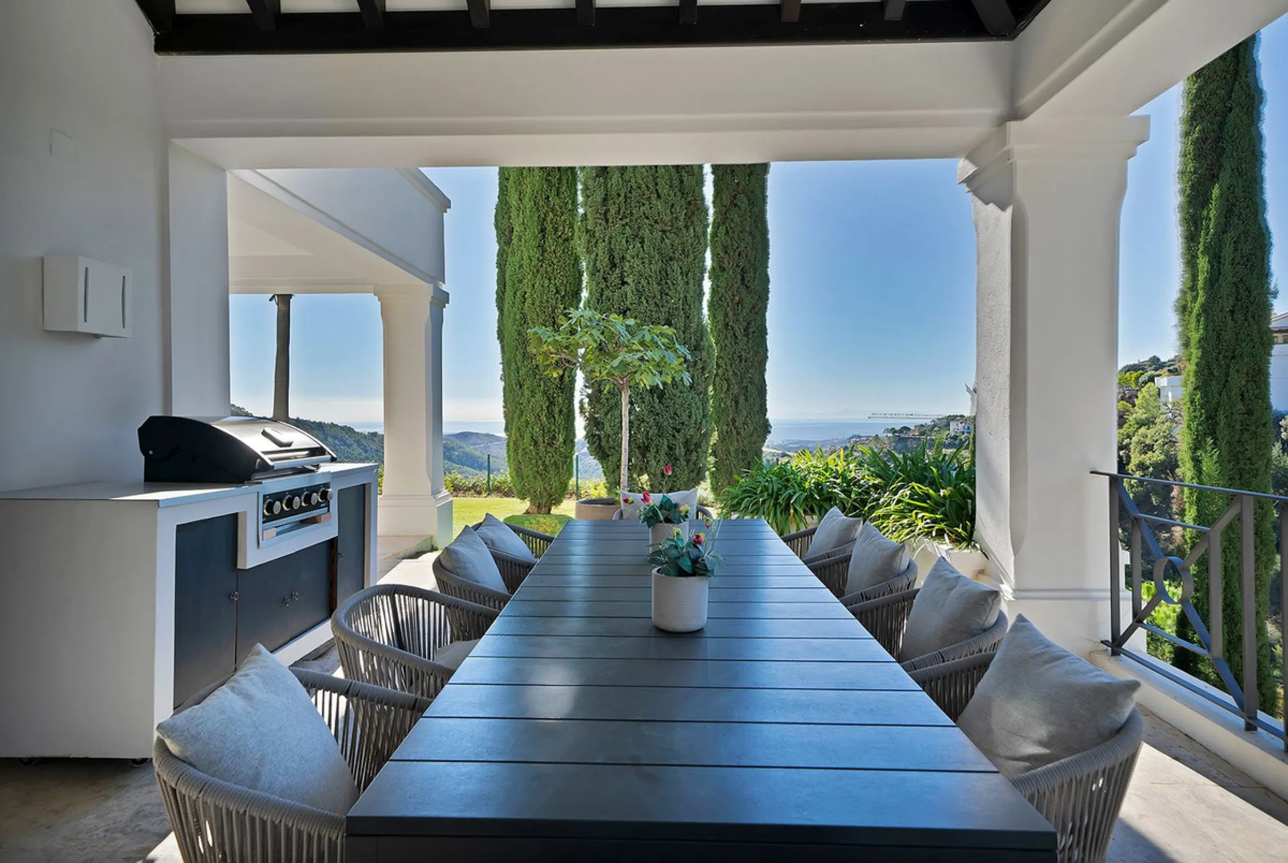 A stunning 5 bedroom Andalusían-inspired villa with panoramic sea and mountain views, Monte Mayor, Benahavís