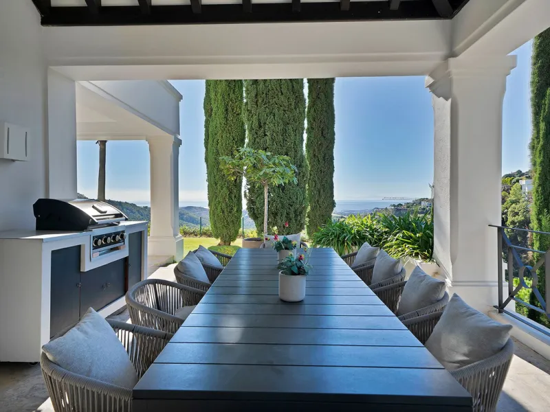 A stunning 5 bedroom Andalusían-inspired villa with panoramic sea and mountain views, Monte Mayor, Benahavís