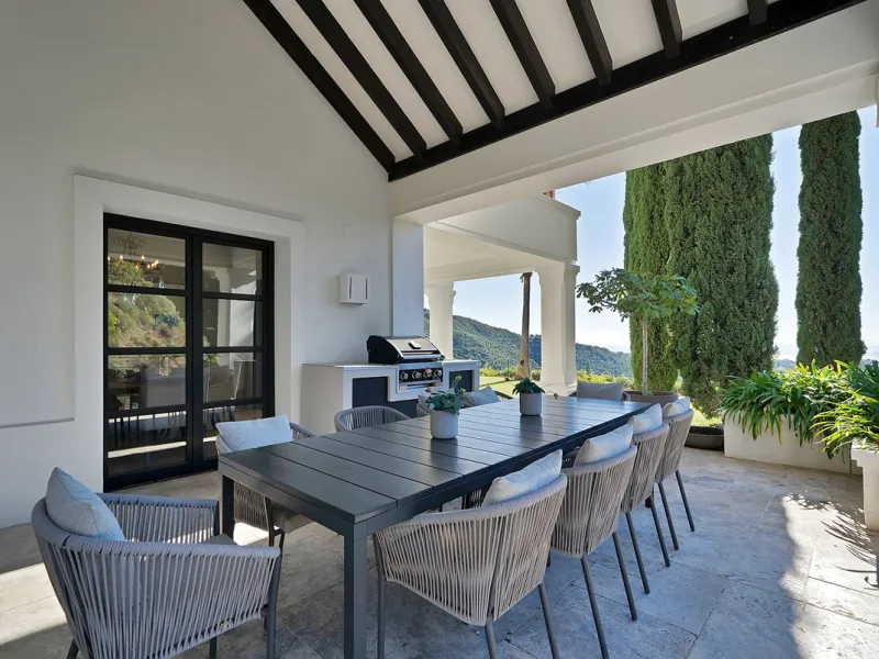 A stunning 5 bedroom Andalusían-inspired villa with panoramic sea and mountain views, Monte Mayor, Benahavís