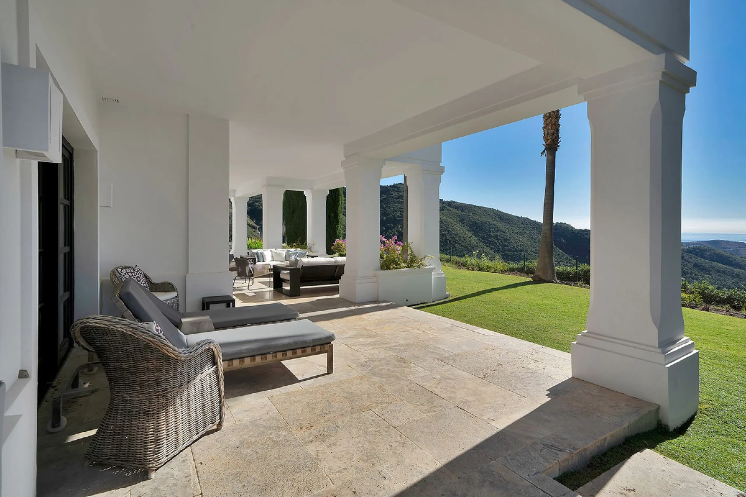 A stunning 5 bedroom Andalusían-inspired villa with panoramic sea and mountain views, Monte Mayor, Benahavís