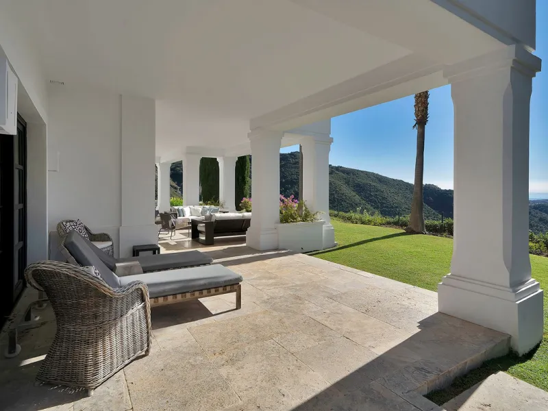 A stunning 5 bedroom Andalusían-inspired villa with panoramic sea and mountain views, Monte Mayor, Benahavís
