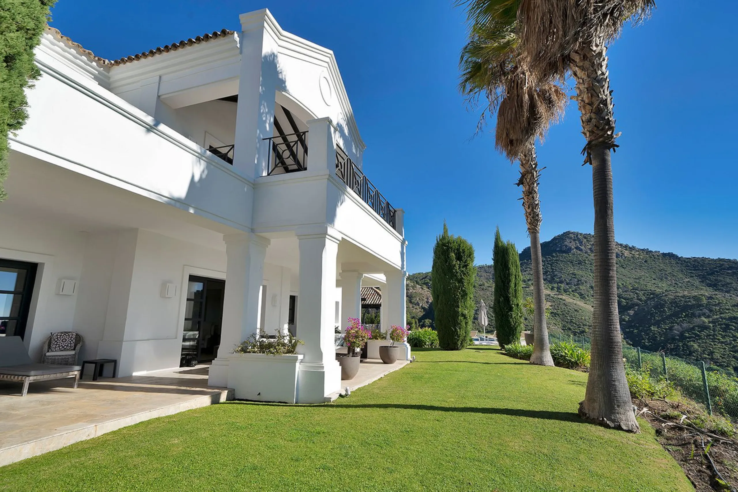 A stunning 5 bedroom Andalusían-inspired villa with panoramic sea and mountain views, Monte Mayor, Benahavís