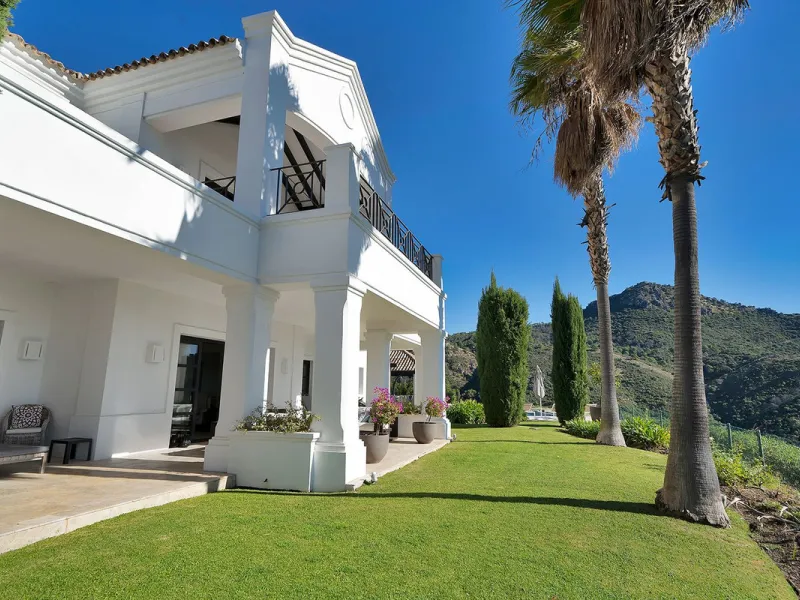 A stunning 5 bedroom Andalusían-inspired villa with panoramic sea and mountain views, Monte Mayor, Benahavís