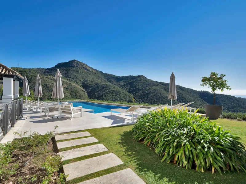 A stunning 5 bedroom Andalusían-inspired villa with panoramic sea and mountain views, Monte Mayor, Benahavís