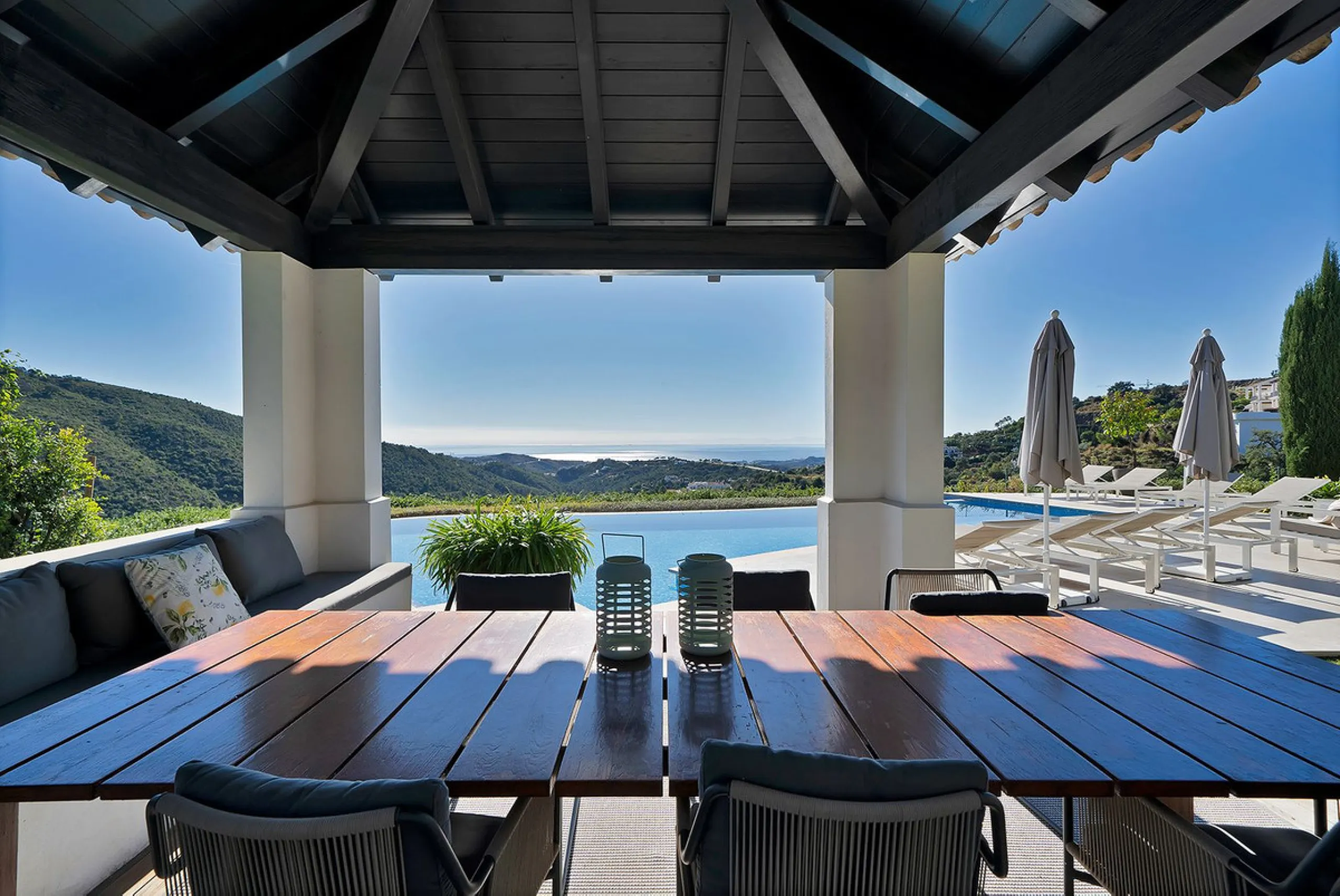 A stunning 5 bedroom Andalusían-inspired villa with panoramic sea and mountain views, Monte Mayor, Benahavís