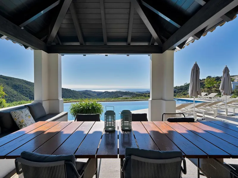 A stunning 5 bedroom Andalusían-inspired villa with panoramic sea and mountain views, Monte Mayor, Benahavís
