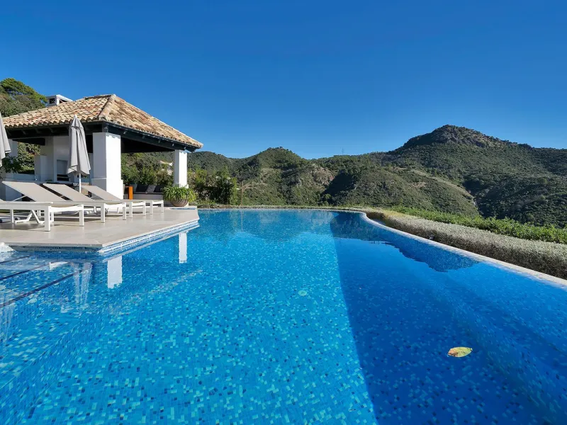 A stunning 5 bedroom Andalusían-inspired villa with panoramic sea and mountain views, Monte Mayor, Benahavís