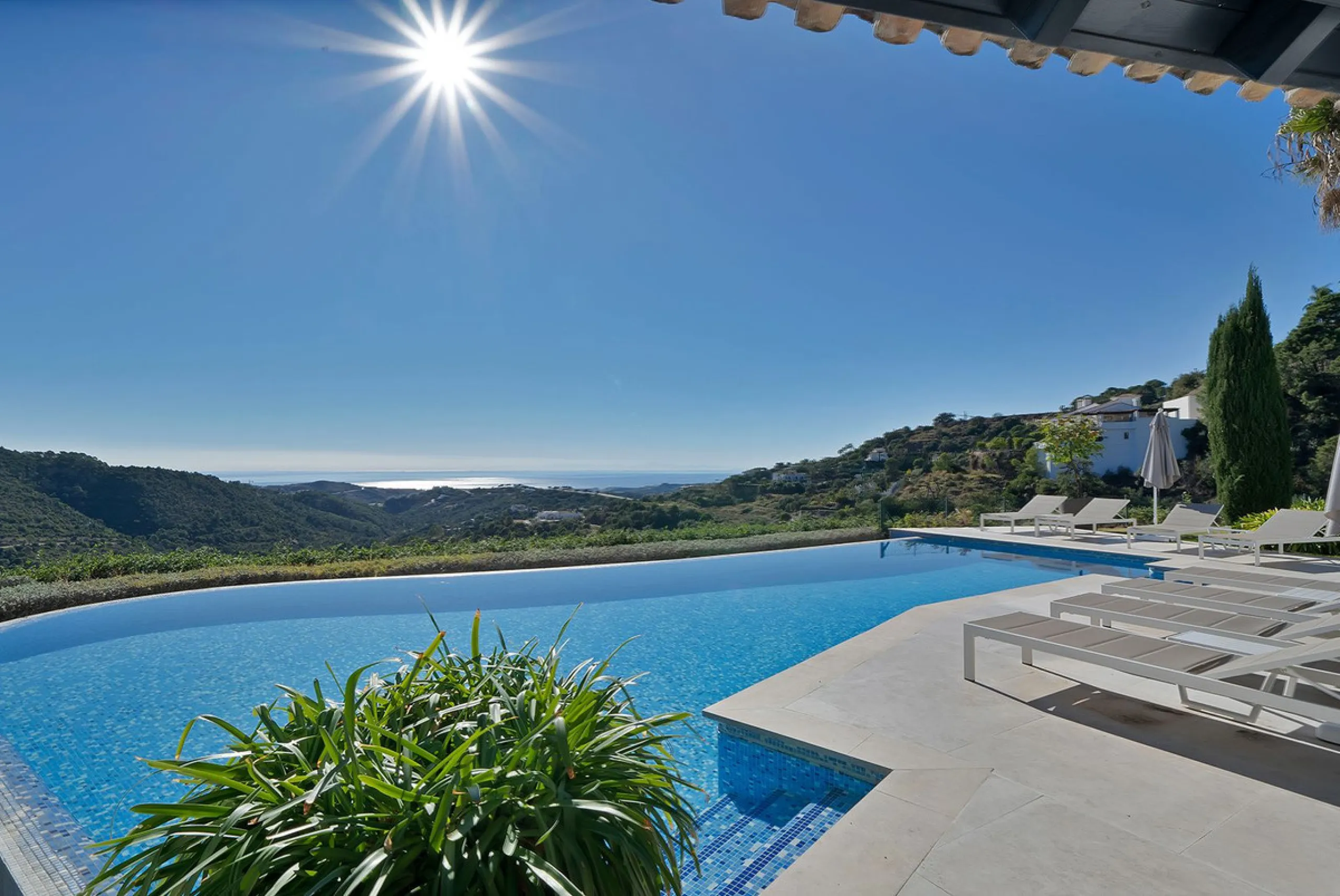 A stunning 5 bedroom Andalusían-inspired villa with panoramic sea and mountain views, Monte Mayor, Benahavís