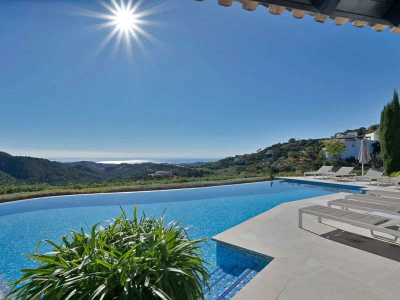 A stunning 5 bedroom Andalusían-inspired villa with panoramic sea and mountain views, Monte Mayor, Benahavís