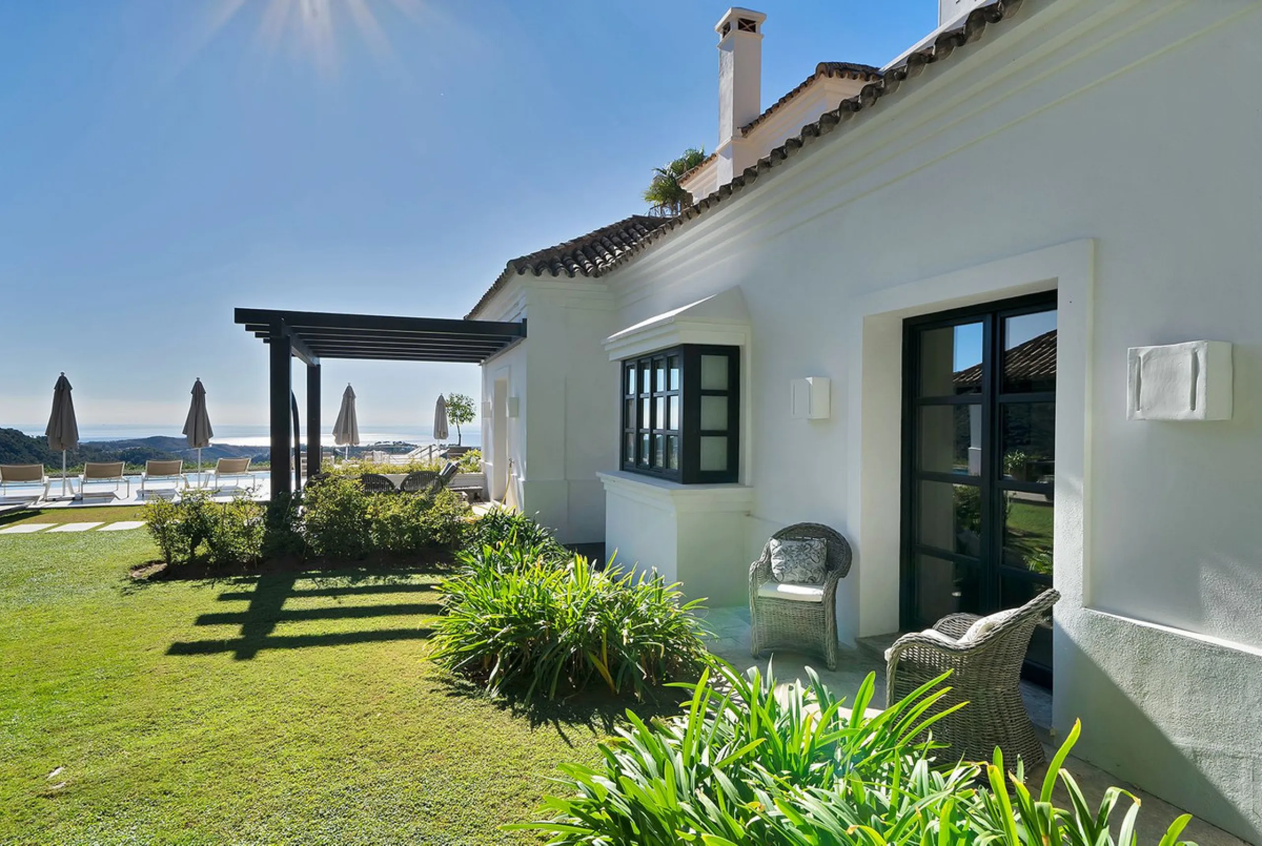 A stunning 5 bedroom Andalusían-inspired villa with panoramic sea and mountain views, Monte Mayor, Benahavís