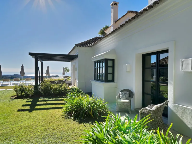 A stunning 5 bedroom Andalusían-inspired villa with panoramic sea and mountain views, Monte Mayor, Benahavís